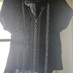 Venezia Black Short-Sleeve Tunic with White Embroidery